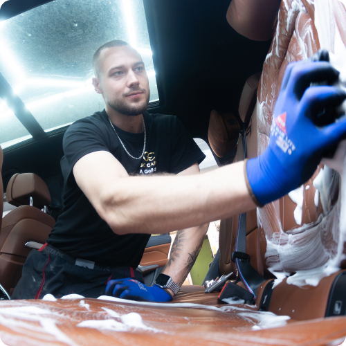 Leder- und Kunststoffpflege bei GC-Cars